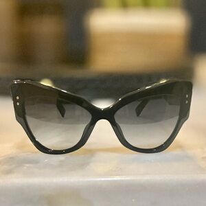 Chic Black Marc Jacobs Cat-Eye Sunglasses